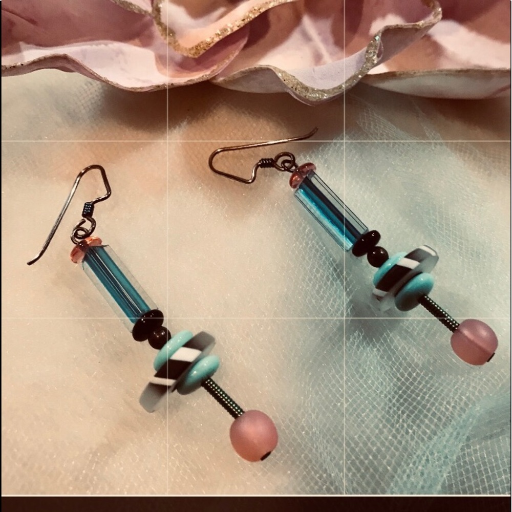 Handcrafted glass-made pierced earrings